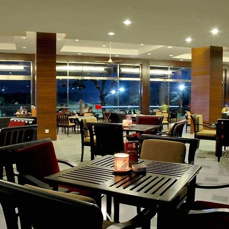 Ciputra Golf, Club & Hotel Surabaya Ristorante foto
