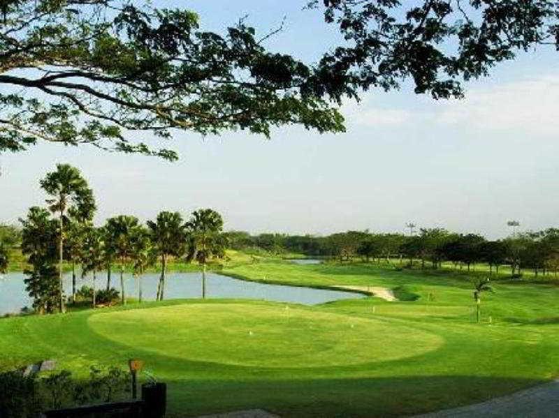 Ciputra Golf, Club & Hotel Surabaya Servizi foto
