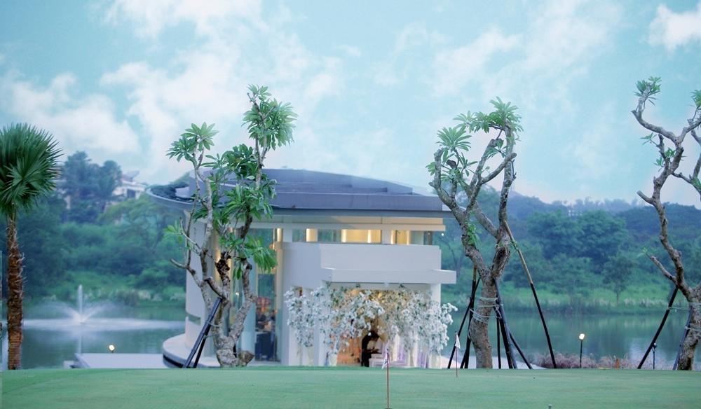Ciputra Golf, Club & Hotel Surabaya Esterno foto